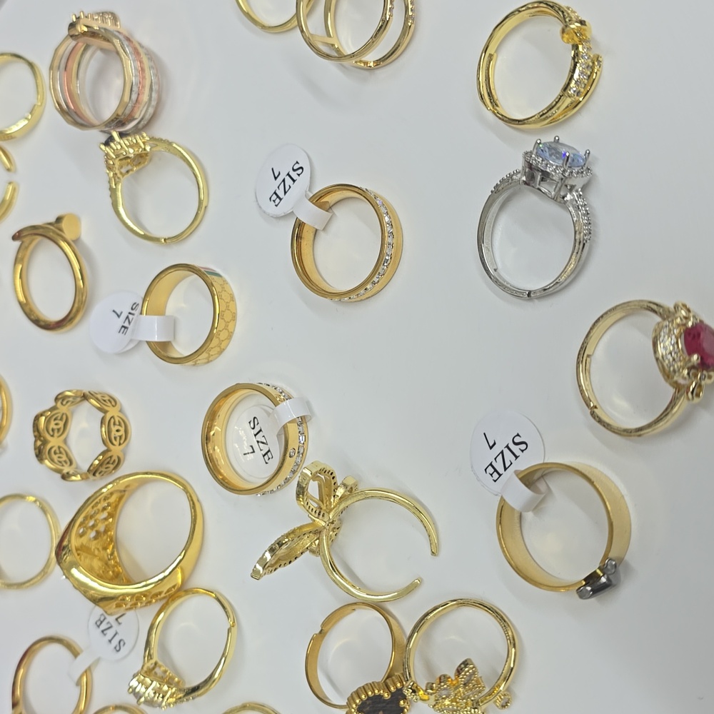 One necklaces  and one ring